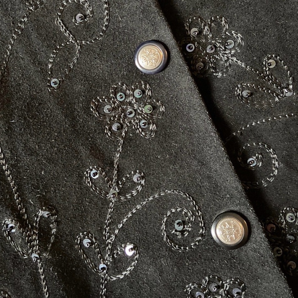 Vintage 1980s-1990s Black Suede Jacket: Floral Sequin Embroidered Bohemian Style - Picture 4 of 5
